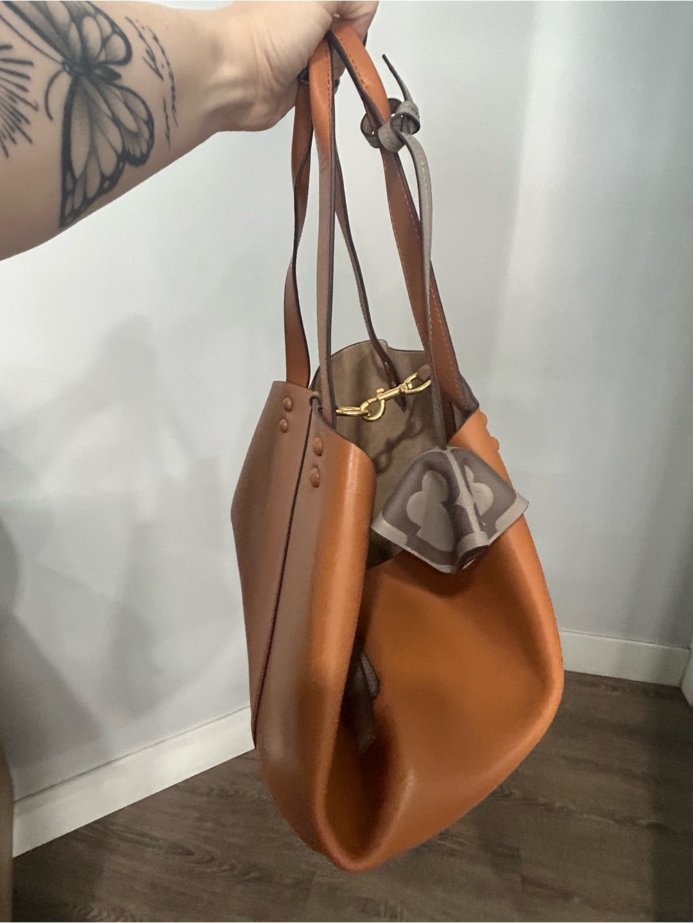 Tory Burch Leather Tote Camel/Cognac with Suede Inner Lining - Picture 3 of 12